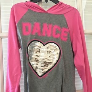 Long sleeve dance tee with a hoodie💗